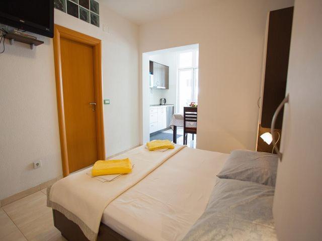 Apartmani Dana Макарска Экстерьер фото