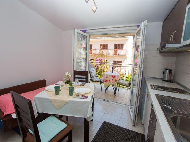 Apartmani Dana Макарска Экстерьер фото