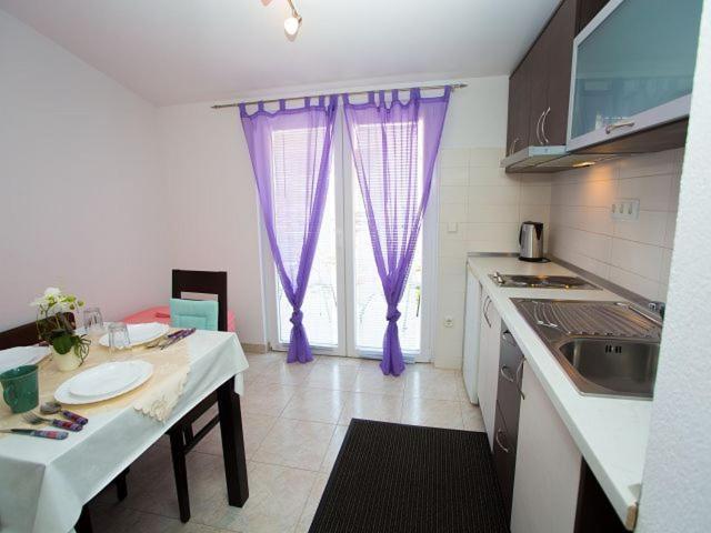 Apartmani Dana Макарска Экстерьер фото
