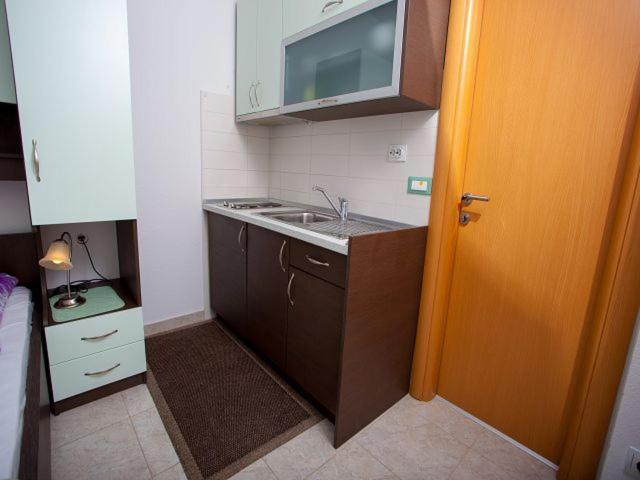 Apartmani Dana Макарска Экстерьер фото