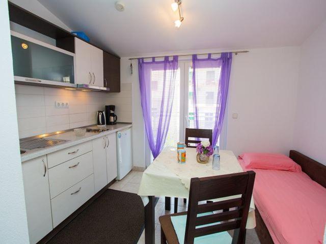 Apartmani Dana Макарска Экстерьер фото