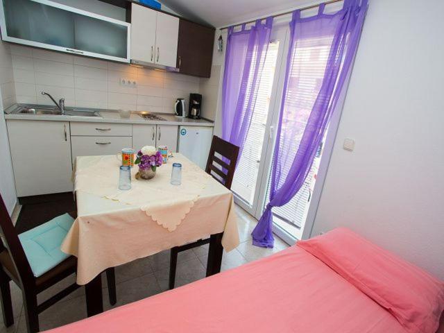 Apartmani Dana Макарска Экстерьер фото