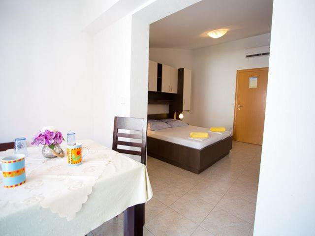 Apartmani Dana Макарска Экстерьер фото