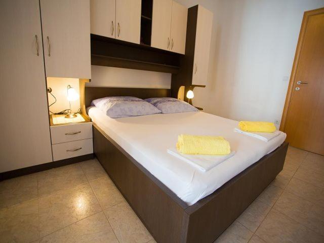 Apartmani Dana Макарска Экстерьер фото